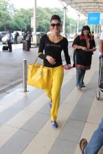 Urvashi Rautela snapped at airport on 18th Oct 2015